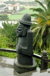 Тольхарубан - один из символов острова Чеджудо. Добродушный старик, вытесаный