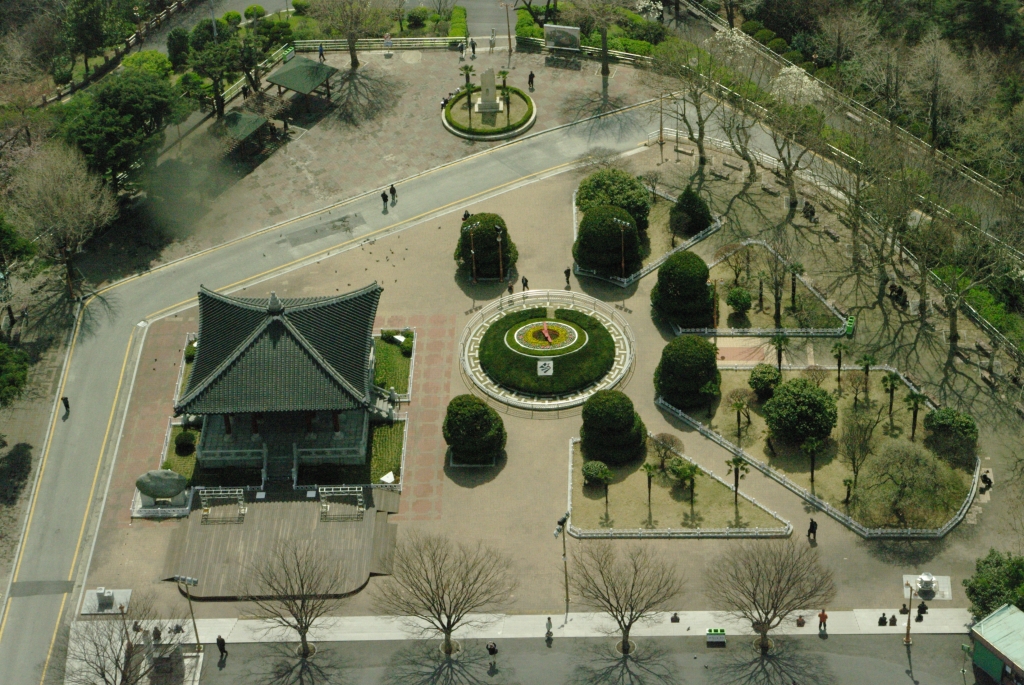 Это вид на парк Ёндусан с обзорной башни