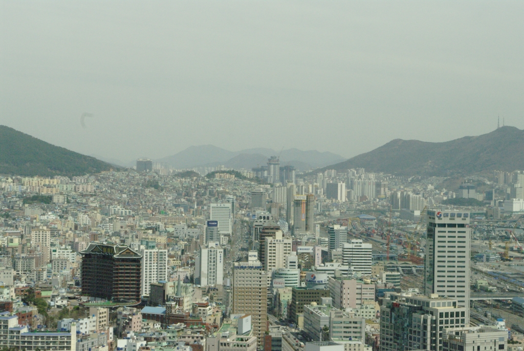 Это тоже снимок Пусана с обзорной башни, но