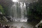 Самый большой, второй водопад в парке Чхонджеён.  Водопад тоже