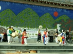 Традиционные танцы на фестивале в Сеуле.