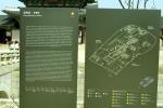 Схема дворца Кёнбоккун с пояснительным текстом на английском.