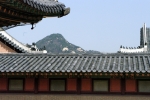 Очень большое впечатление производят крыши дворца Кёнбок на фоне окрестных