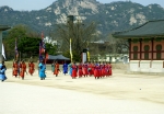 Начало церемонии смены караула королевской гвардии у Кёнбоккун.