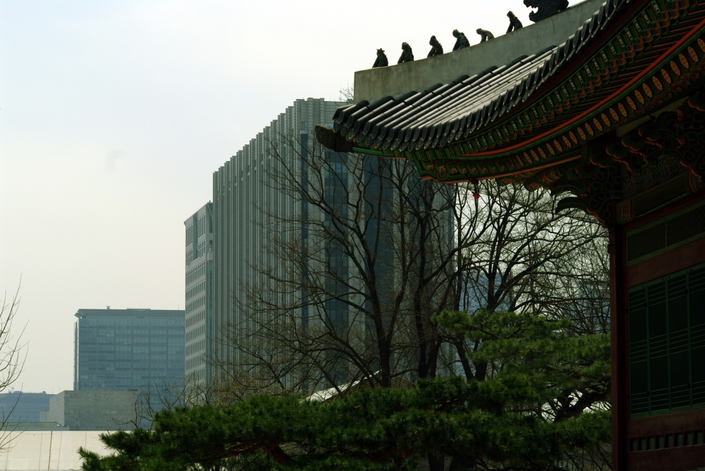Сеул - город контрастов. Но контрасты почему-то не
