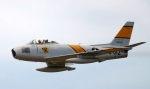 Первый американский истребитель со стреловидным крылом F-86  Sabre (Сейбр).