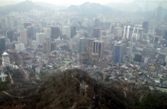В Сеуле почти всегда дымка из-за повышенной влажности.